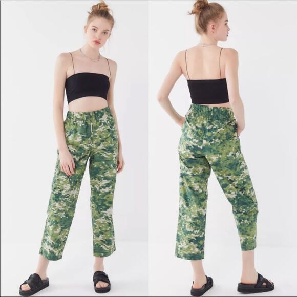 UO Camo Jace Poplin Cropped Zip-Front Pant - Picture 3 of 8